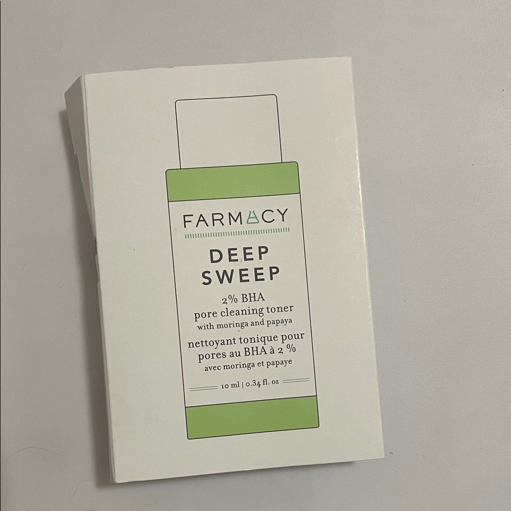 Farmacy Deep Sweep 2% BHA Toner - Green and White